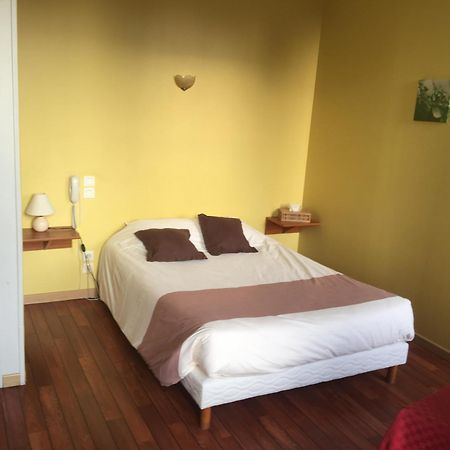 Au Pere Tranquille Hotel Tinchebray-Bocage Kültér fotó