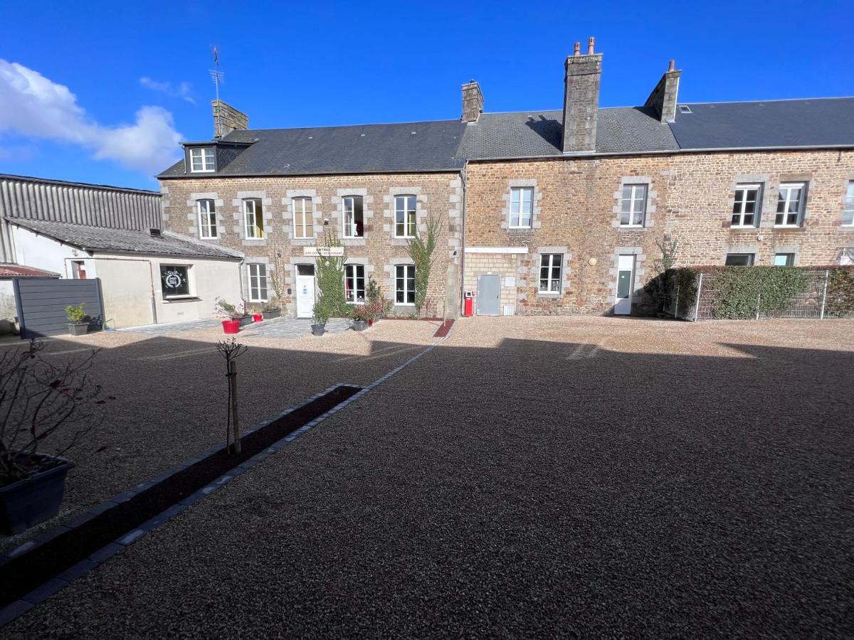 Au Pere Tranquille Hotel Tinchebray-Bocage Kültér fotó