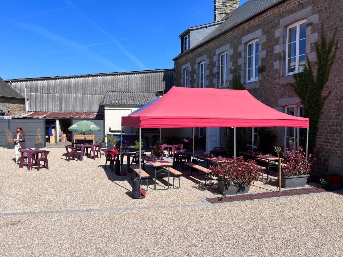 Au Pere Tranquille Hotel Tinchebray-Bocage Kültér fotó