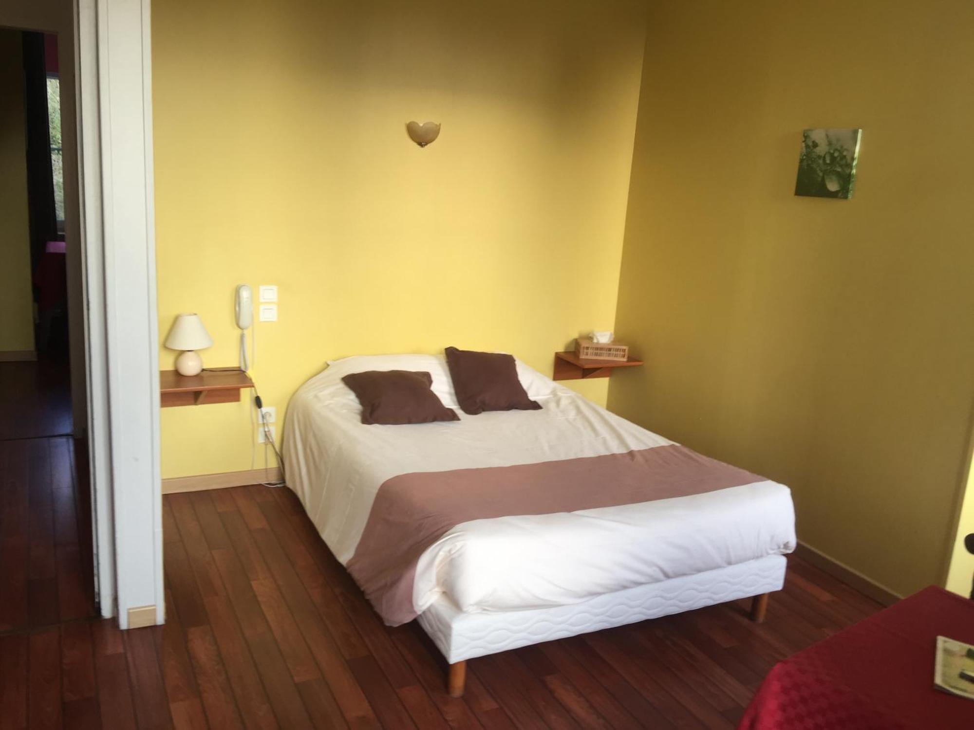 Au Pere Tranquille Hotel Tinchebray-Bocage Kültér fotó