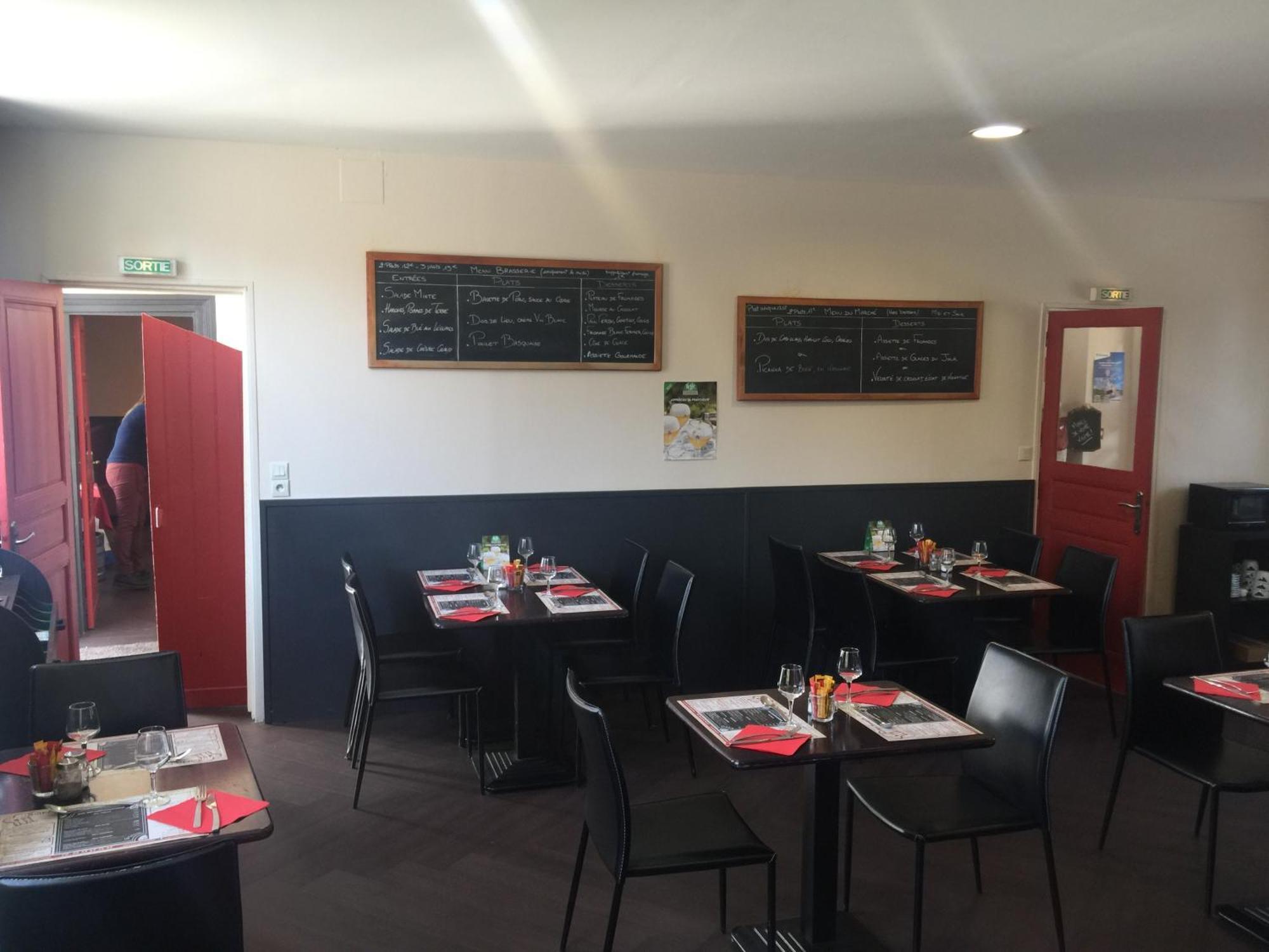 Au Pere Tranquille Hotel Tinchebray-Bocage Kültér fotó